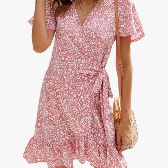 Naggoo Dresses & Skirts - Chic Pink Floral Dress